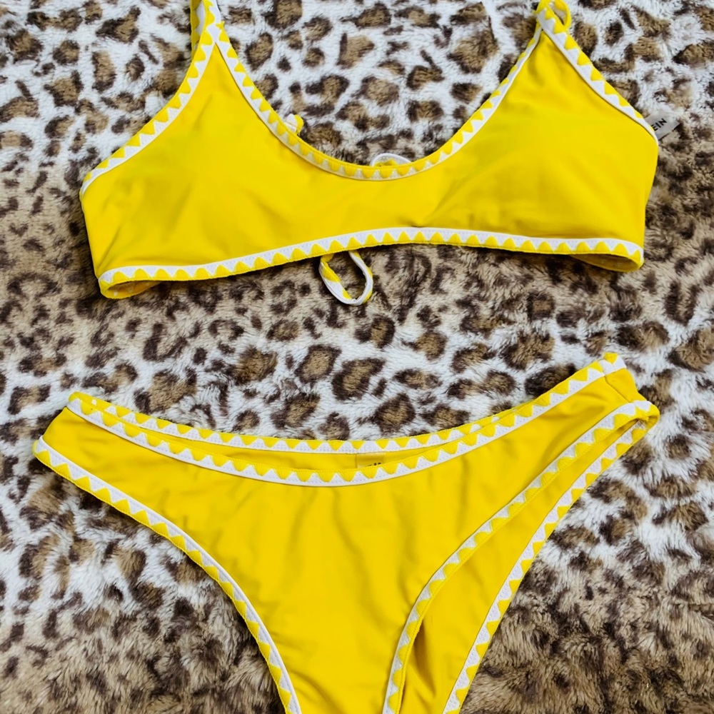 ⭐️yellow swimsuit⭐️
